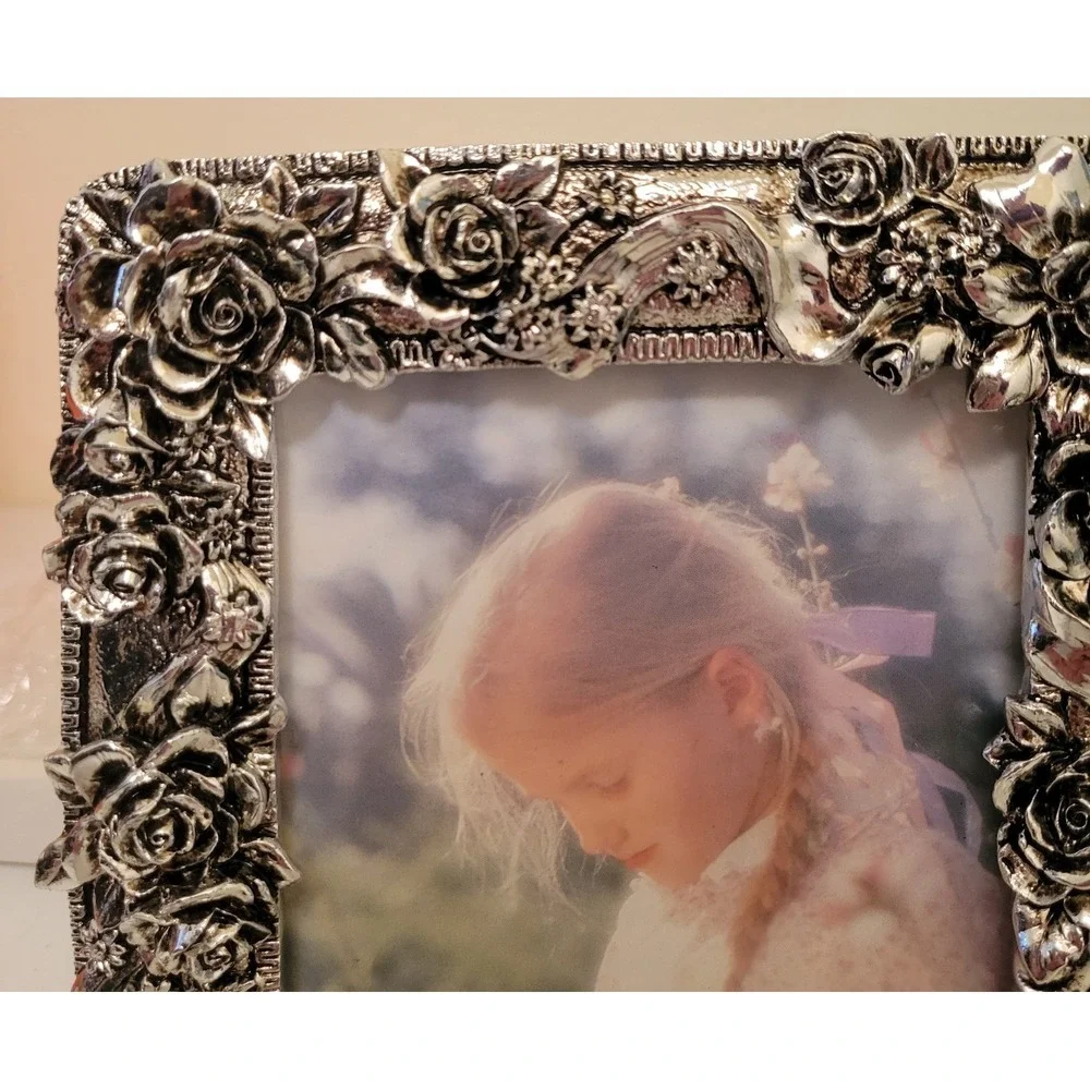 Silvertone Metal Frame with‎ 3D Roses 5 X 7 Photo Ornate Vintage Free Standing